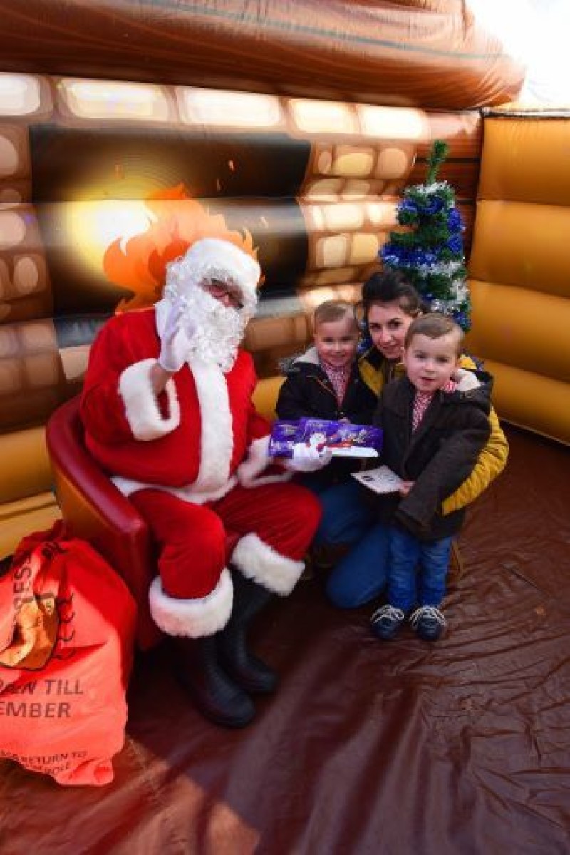 Other image for Hundreds flock to first ever Cudworth Christmas market